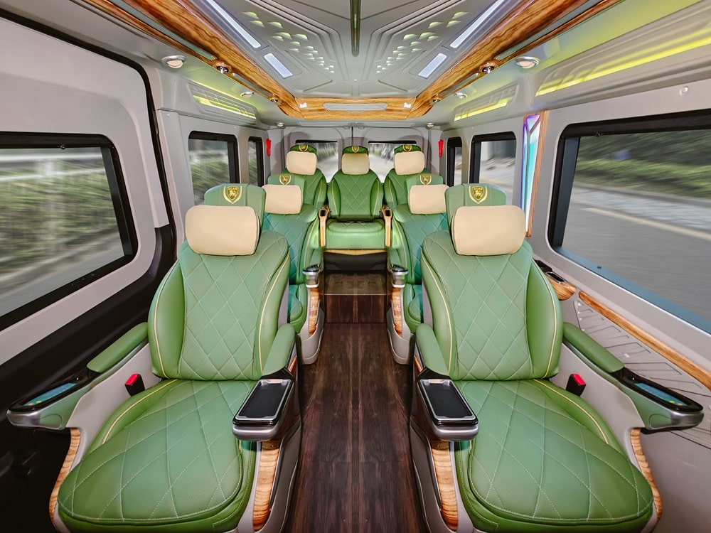 Xe Limousine 9 chỗ hành khách + 1 chỗ tài
