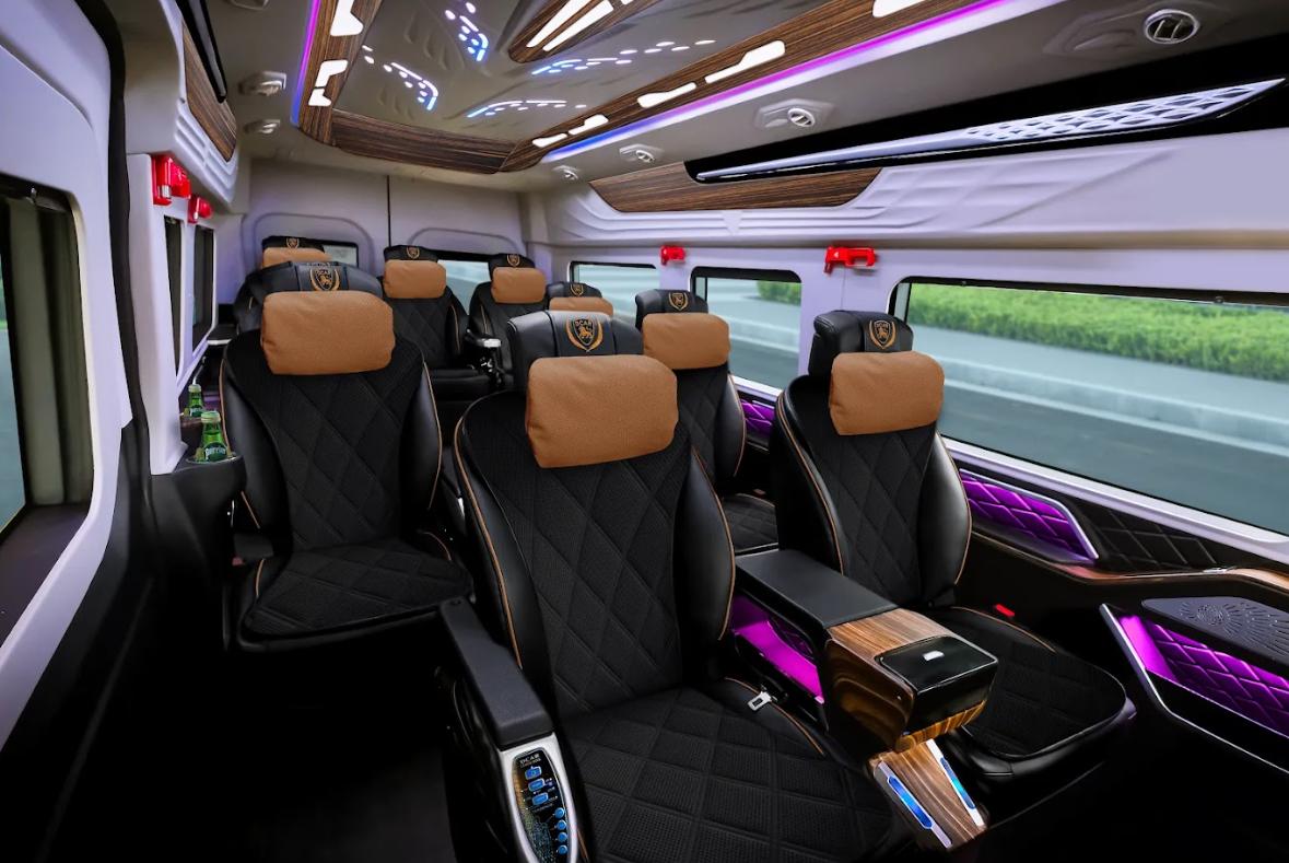 Khoang nội thất Transit Limousine 11 chỗ Style Maybach mới nhất