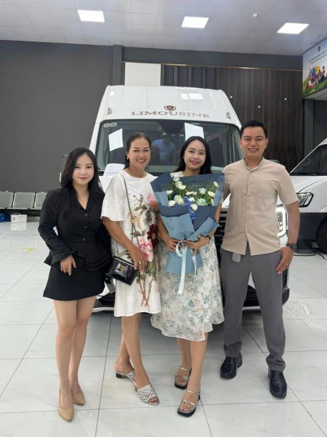 Bàn giao Transit DCar Maybach thương gia 11 ghế VIP cho Phong Cảnh Travel