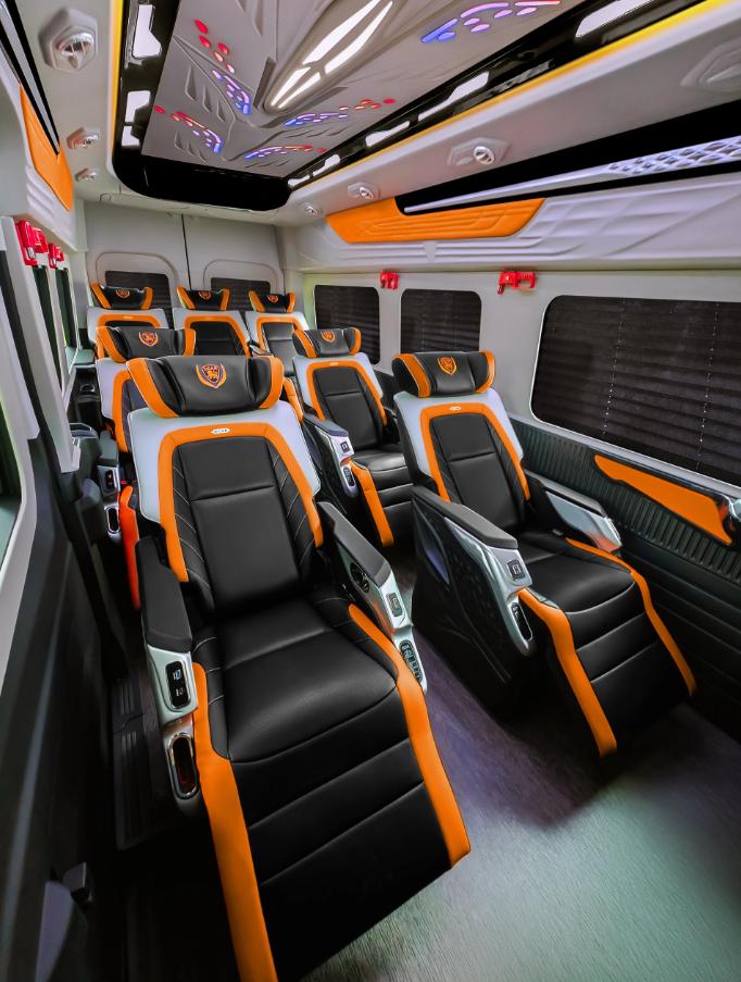 Ford Transit Limousine 10 chỗ gói cơ bản từ nhà DCar