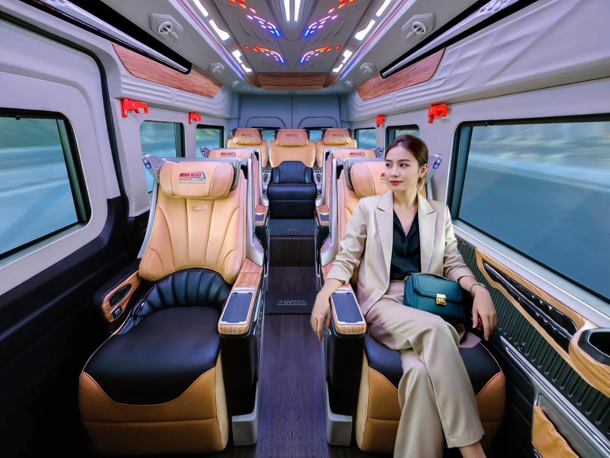 Khoang nội thất VIP xe limousine Sài Gòn Phan Thiết