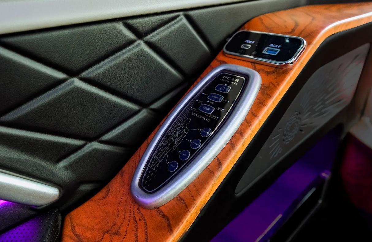 Cổng sạc điện thoại và bảng điều khiển massage đa chế độ